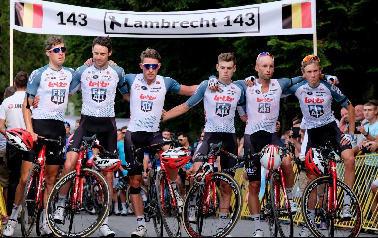 Esta mañana, sus compañeros de pelotón guardaron un minuto de silencio en Jaworzno. EFE / H. Bardo