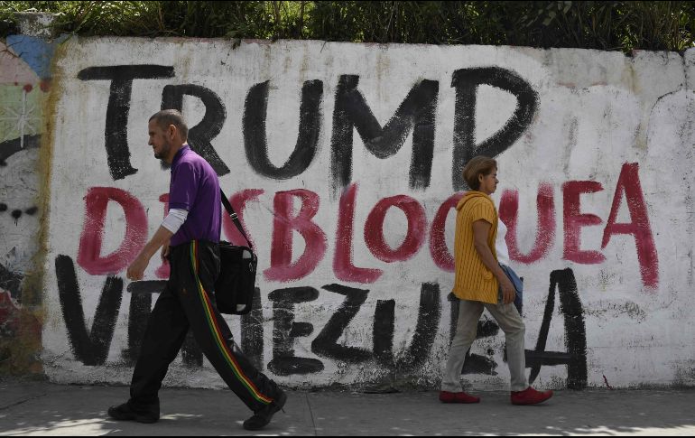Trump ordenó ayer lunes congelar todos los activos del gobierno venezolano en Estados Unidos. AFP / F. Parra