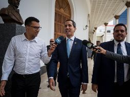 El presidente de la Asamblea Nacional de Venezuela, Juan Guaidó, ofrece declaraciones este martes, en Caracas. EFE/M. Gutiérrez