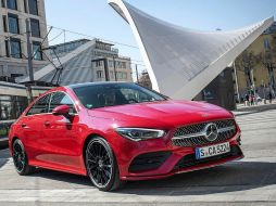 El espectro externo de este sedán de lujo muestra lo que la firma de la estrella buscó imprimir: jovialidad como premisa pero sin sacrificar en lujo y sofisticación. ESPECIAL