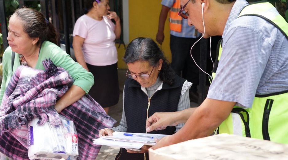Las familias afectadas recibieron en total 100 despensas, 100 cobijas, 40 catres, 40 colchonetas y 40 kits de higiene personal. TWITTER / @DIF_Zapopan