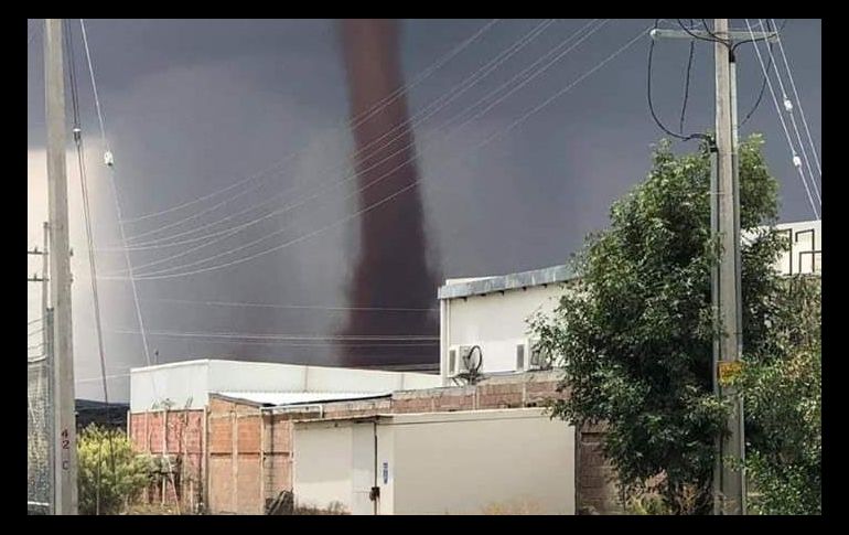 El remolino se registró entre las comunidades de Saucito del Poleo y Valdecañas, en el municipio de Fresnillo. TWITTER/@Pulsar592