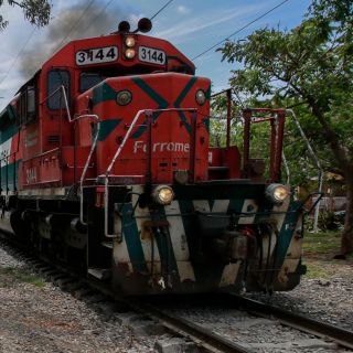 Hacienda analiza reducir el IEPS al diésel