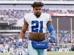 Ezekiel Elliott no se ha presentado al campamento de prácticas de los Cowboys. AFP