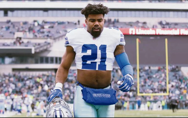 Ezekiel Elliott no se ha presentado al campamento de prácticas de los Cowboys. AFP