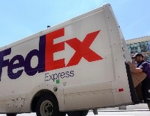 FedEx no entregará más paquetes en tierra para Amazon. AP/ J. Minchillo