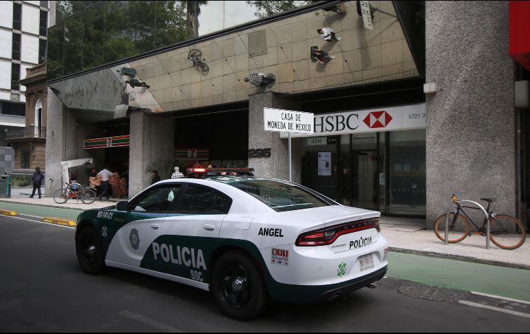 Aspectos de la vigilancia en la Casa de Moneda de México, un día después de que tres sujetos armados asaltaran el recinto. SUN