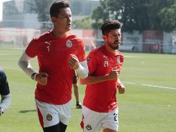 La llegada de Oribe Peralta (d) fue la última carta que jugó la directiva de Chivas para resolver los problemas ofensivos. EL INFORMADOR/ARCHIVO