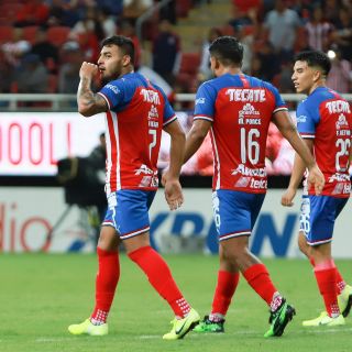 Chivas remonta y vence a Santos en Copa MX