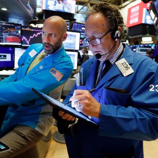 Wall Street cierra al alza y recupera pérdidas de la semana