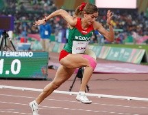 La medalla llegó dentro de la prueba de los 400 metros planos. AP / F. Llano