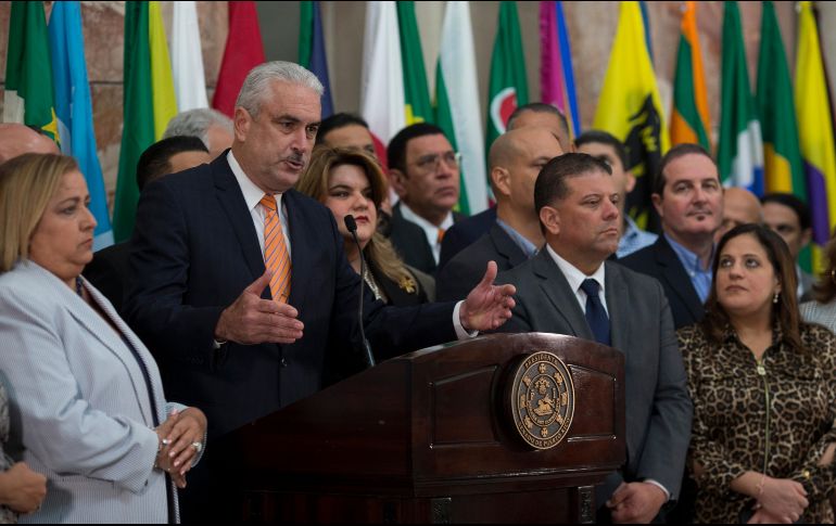 Thomas Rivera Schatz, líder del senado, en  una conferencia de prensa en el Capitolio de San Juan. AP/D. Rivera