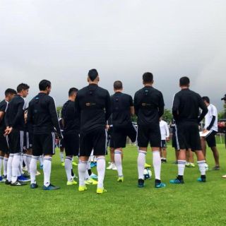 Los Zorros salen a pescar tiburoncitos