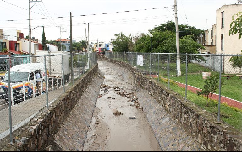 Las autoridades hicieron del arroyo un canal pluvial, pero en los últimos años ha sido insuficiente. EL INFORMADOR/E. Barrera