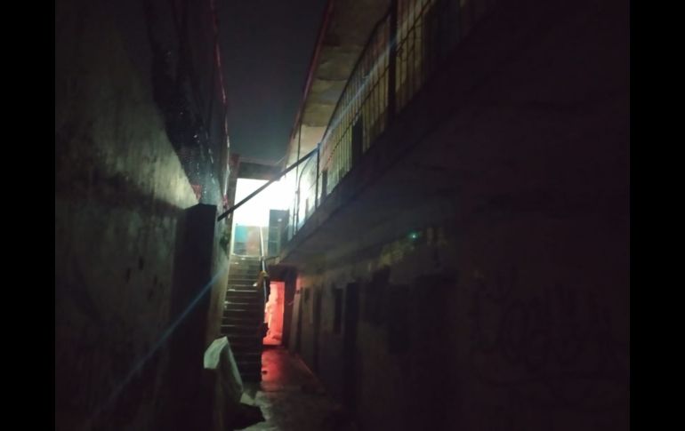 En conjunto con el escuadrón canino se revisó la zona para descartar que hubiera personas bajo los escombros. ESPECIAL/ Protección Civil y Bomberos de Guadalajara