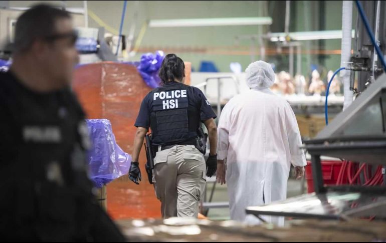Personal del Servicio de Inmigración y Control de Aduanas realizó operaciones en seis ciudades de Mississippi para detectar migrantes indocumentados. AFP/ICE