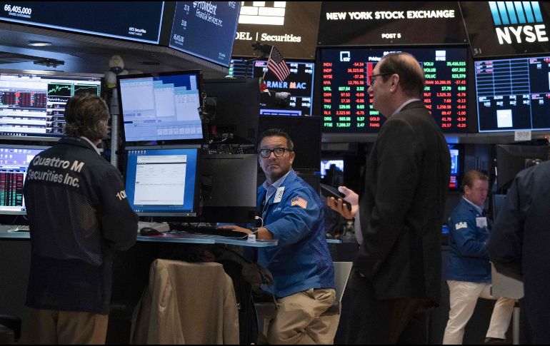 El promedio industrial Dow Jones cerró con un retroceso de 90 unidades, o 0.3%, para situarse en 26 mil 287 puntos. AFP/D. Emmert