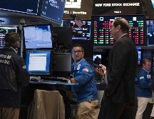 El promedio industrial Dow Jones cerró con un retroceso de 90 unidades, o 0.3%, para situarse en 26 mil 287 puntos. AFP/D. Emmert