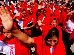 La Luz del Mundo ora por su líder en bienvenida a delegaciones