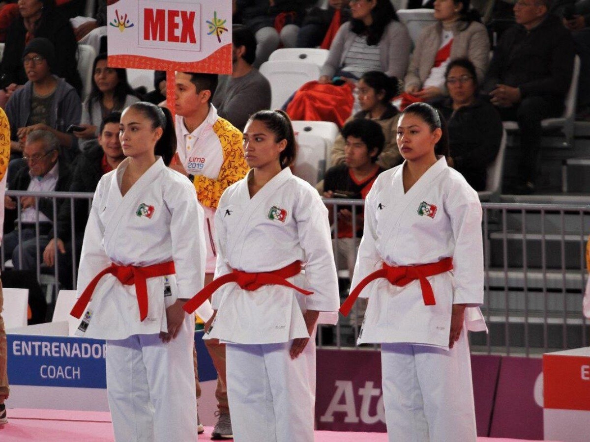  Equipos mexicanos de karate logran plata en kata