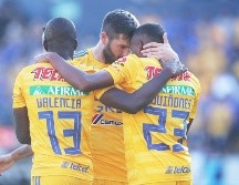 Luis Quiñones y Enner Valencia felicitan a André Pierre Gignac luego de uno de sus goles. IMAGO7/J. Macías