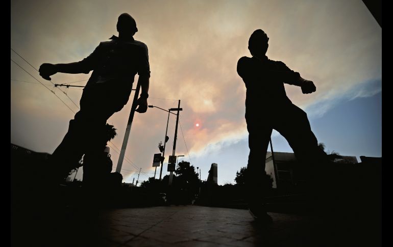 Durante los incendios que afectaron a La Primavera este año, el cielo tapatío se tiñó de naranja por el intenso humo del fuego. EL INFORMADOR / F. Atilano