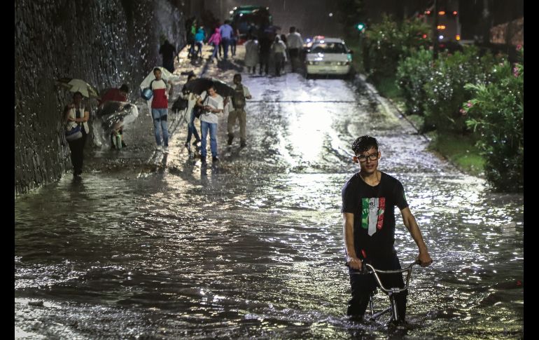 Las fuertes lluvias han afectado casas y colonias enteras en la Zona Metropolitana de Guadalajara, y casi siempre hay que sortear las inundaciones de las vialidades de la ciudad. EL INFORMADOR / F. Atilano