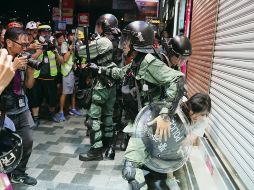 Cerca de mil personas se congregaron para manifestarse. AP