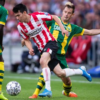 "Chucky" Lozano sale lesionado en partido del PSV ante el ADO
