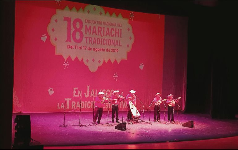 En el escenario se vieron los distintos estilos y técnicas del mariachi de cada Entidad invitada. EL INFORMADOR / C. Cerda