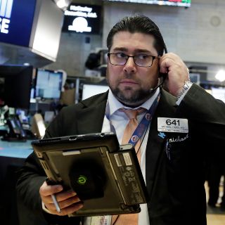 Bolsa de Nueva York opera con números rojos