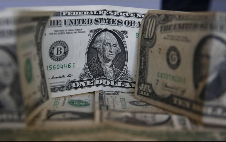 De acuerdo con el Banco Base, se prevé que el tipo de cambio cotice entre 19.60 y 19.80 pesos por dólar en transacciones interbancarias. EFE / ARCHIVO