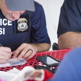 Gobierno de EU anuncia regla que podría limitar la migración legal