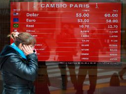 El nerviosismo se apoderó de los mercados argentinos. Cotizaciones de monedas en una casa de cambio hoy en Buenos Aires. AFP/R. Shemidt
