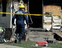 Un inspector del departamento de Bomberos en el sitio del incendio en Erie, Pennsylvania, el domingo. AP/Erie Times-News/ARCHIVO