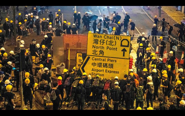 Durante los últimos 10 fines de semana, ciudadanos de Hong Kong han salido a las calles a manifestarse a favor de la democracia. AFP / ARCHIVO