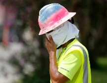 Un hombre se seca la cara este martes mientra trabaja en una construcción en Kenner, Luisiana. AP/G. Herbert