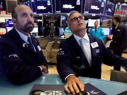 Al cerrar operaciones, el promedio industrial Dow Jones subió 382 puntos, 1.5%, para concluir en 26 mil 279 unidades. AP/R. Drew