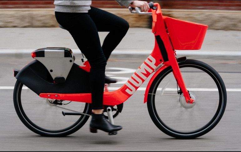 Las bicicletas bajo la marca Jump reducirá el tiempo que invierten los habitantes capitalinos en sus traslados. ESPECIAL / uber.com