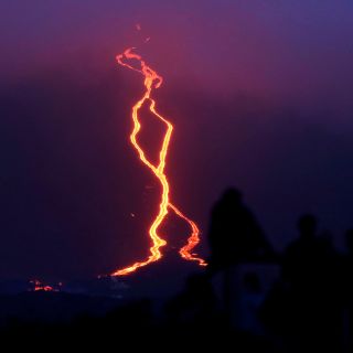 Fotogalería: Erupción de volcán en isla francesa brinda espectáculo