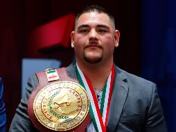 Durante un programa de televisión, el pugilista comentó que le gustaba ver futbol, aunque no le gusta jugarlo. IMAGO7