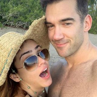 Yanet García derrocha pasión en el elevador con su novio