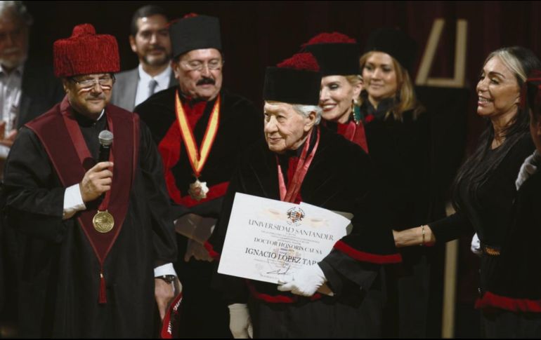 El actor Ignacio López Tarso recibió la distinción de Honoris Causa, en el Teatro Degollado. EL INFORMADOR / A. Camacho