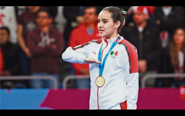 Medalla de oro para Paula Fregoso en Taekwondo.
