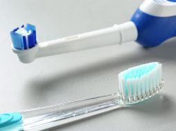 La única forma de evitar caries y periodontitis -una infección de las encías- es con una buena higiene oral. GETTY IMAGES