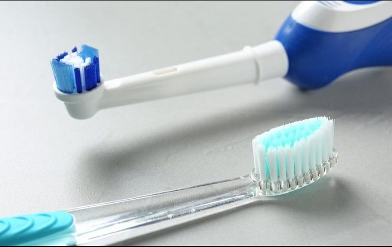 La única forma de evitar caries y periodontitis -una infección de las encías- es con una buena higiene oral. GETTY IMAGES