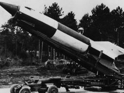 Muchos científicos alemanes que ayudaron a la NASA a enviar al hombre a la Luna habían trabajado previamente en el desarrollo de cohetes V-2 para los nazis. GETTY IMAGES