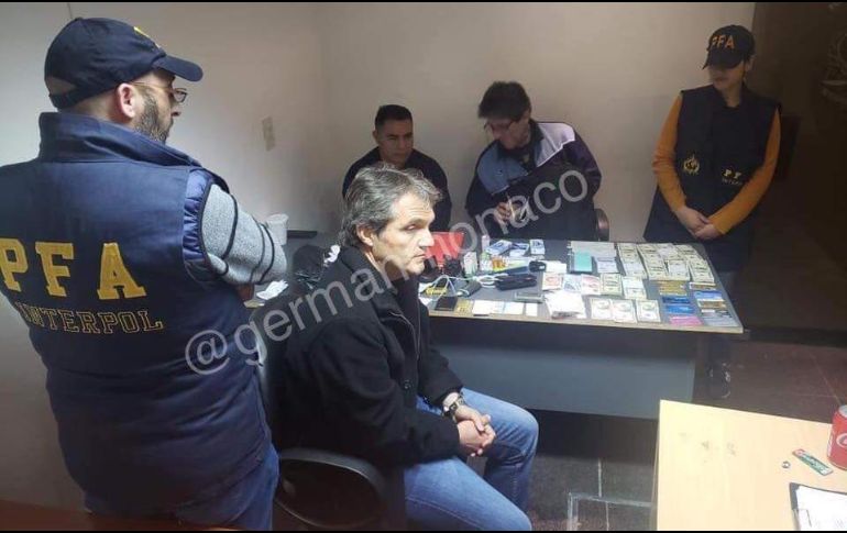 De acuerdo con imágenes difundidas en redes sociales fue detenido por elementos de la Policía Federal Argentina-Interpol. TWITTER / @GermanMonaco