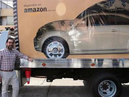 El vehículo fue entregado en un curioso empaque. ESPECIAL