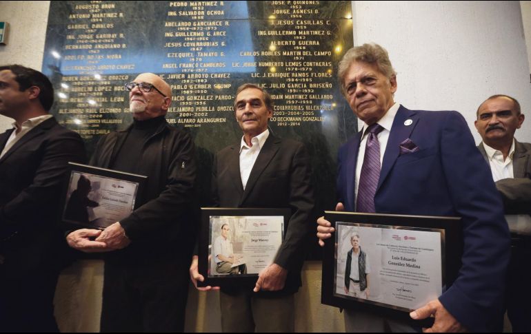 Durante el evento, se otorgó un reconocimiento por trayectoria a Luis Eduardo González, Jorge Monroy y Emilio Galindo. EL INFORMADOR / F. Atilano
